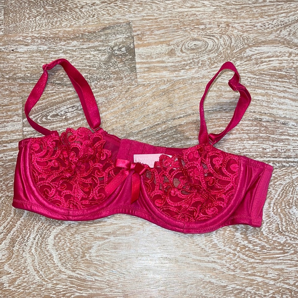 Victoria’s Secret Bra Underwire Cup Barbie Hot Pink Lace Size 34A